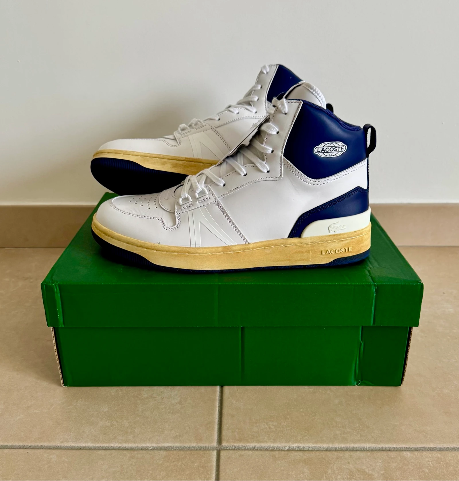 Chaussures Baskets Lacoste authentiques neufs pointure 42